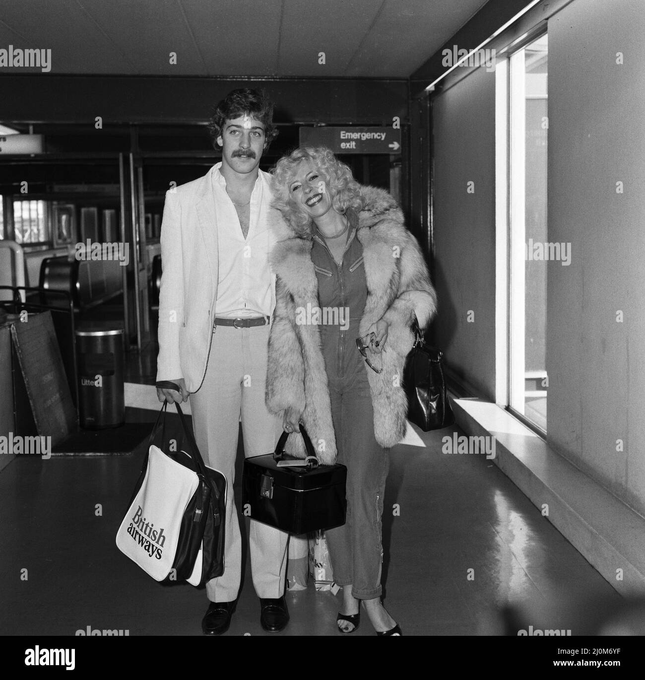 julie-goodyear-bet-lynch-from-coronation-street-leaving-from