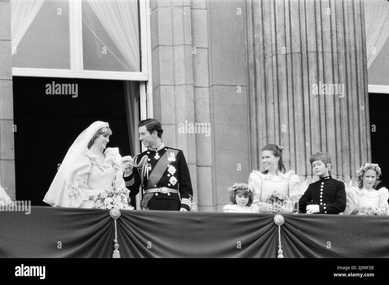 Prince Charles marries Lady Diana Spencer. Picture taken of the happy couple on the balcony at Buckingham Palace after the wedding ceremony.  Picture taken 29th July 1981. Stock Photo