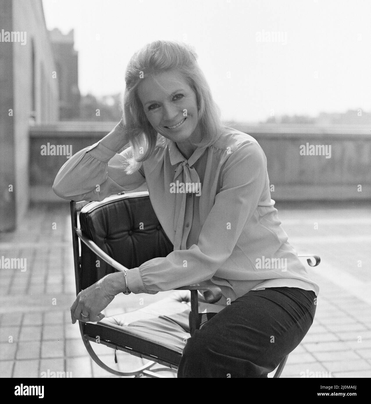 Angie Dickinson, american film and television actress, pictured on the veranda of her hotel in Knightsbridge, London, Friday 26th September 1980. Angie Dickinson is in the UK to promote new film,  Dressed to Kill, which premiered at the Odeon, Leicester Square last night. Stock Photo