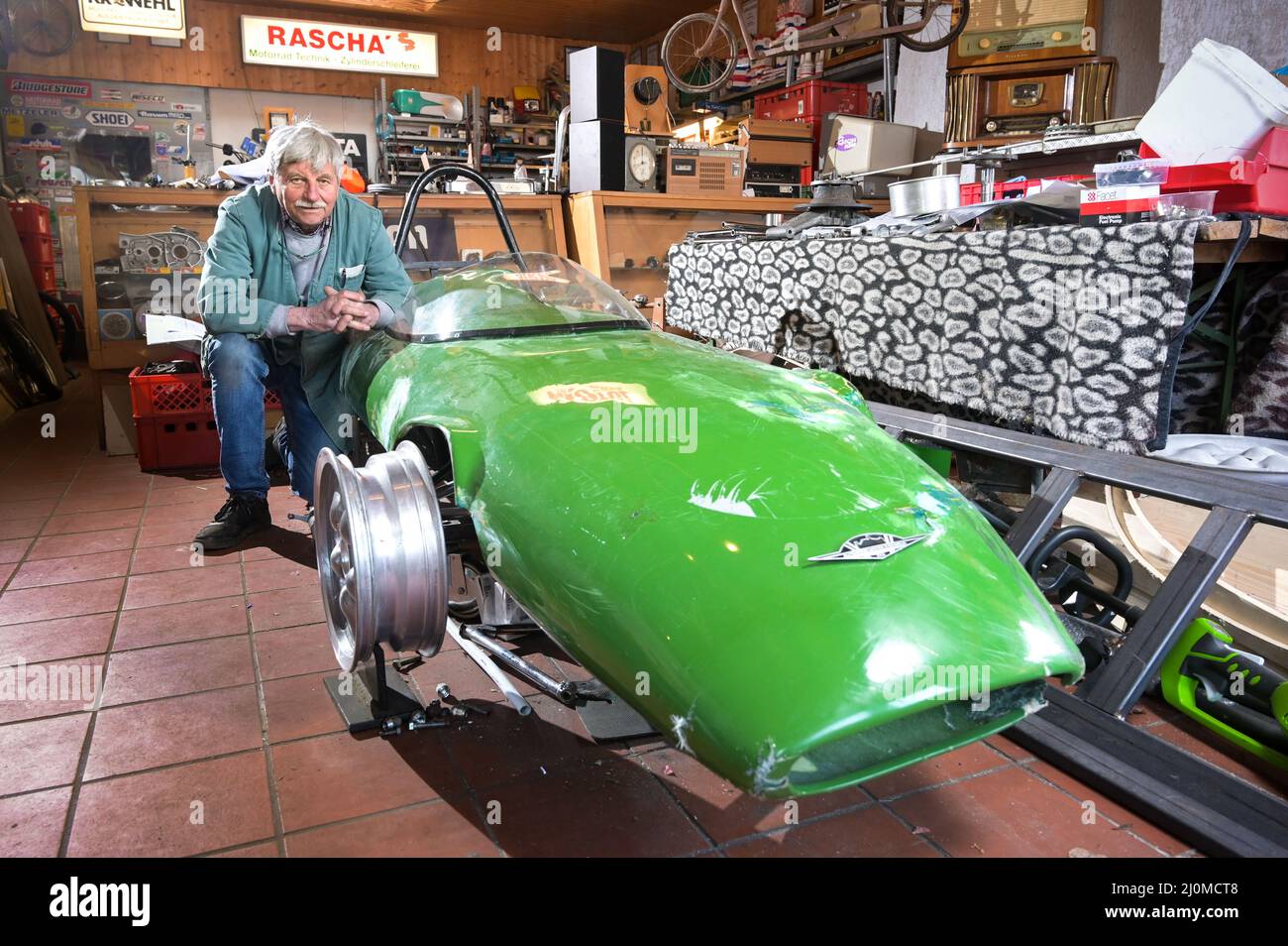 Teicha, Germany. 18th Mar, 2022. Ralf Schaum in his workshop with the ...