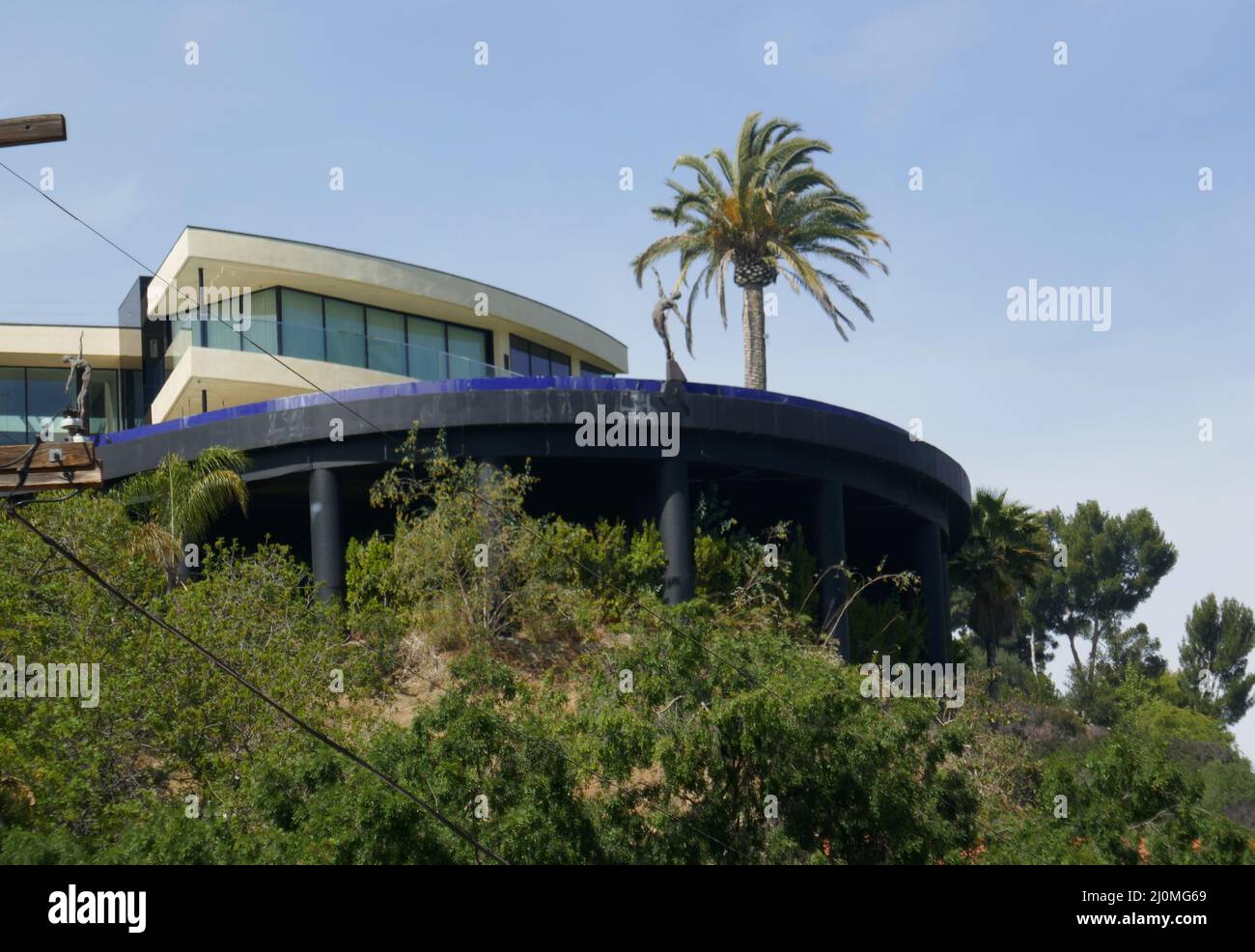 Los Angeles, California, USA 15th March 2022 A general view of atmosphere of Actress Lori Loughlin's Former Home/house on March 15, 2022 in Los Angeles, California, USA. Photo by Barry King/Alamy Stock Photo Stock Photo