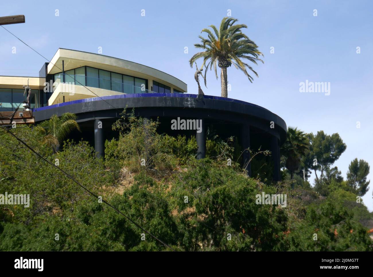 Los Angeles, California, USA 15th March 2022 A general view of atmosphere of Actress Lori Loughlin's Former Home/house on March 15, 2022 in Los Angeles, California, USA. Photo by Barry King/Alamy Stock Photo Stock Photo