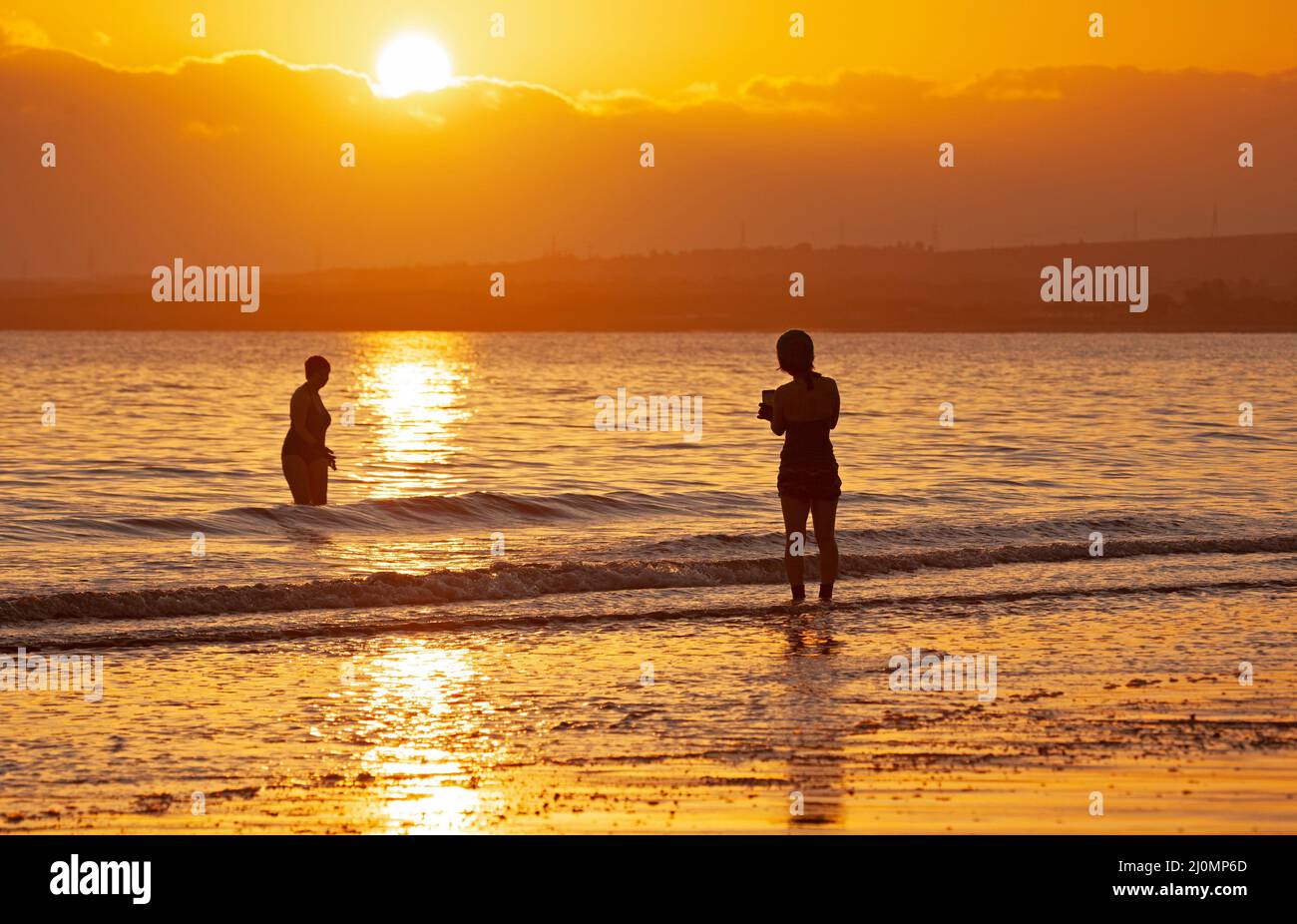 Portobello, Edinburgh, Scotland, UK. 20th March 2022. Equinox sunrise