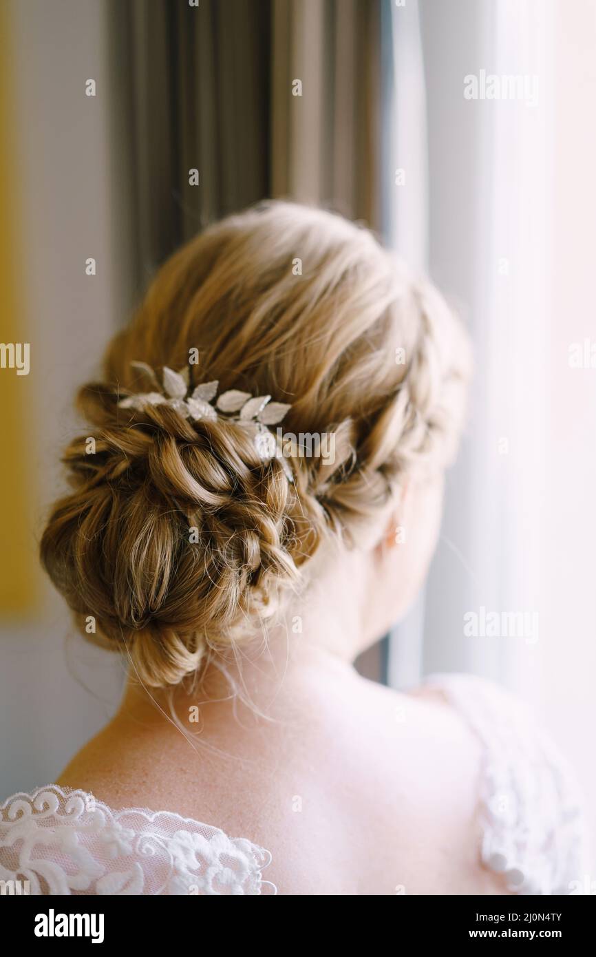 Elegant blonde bride long hair hi-res stock photography and images - Alamy