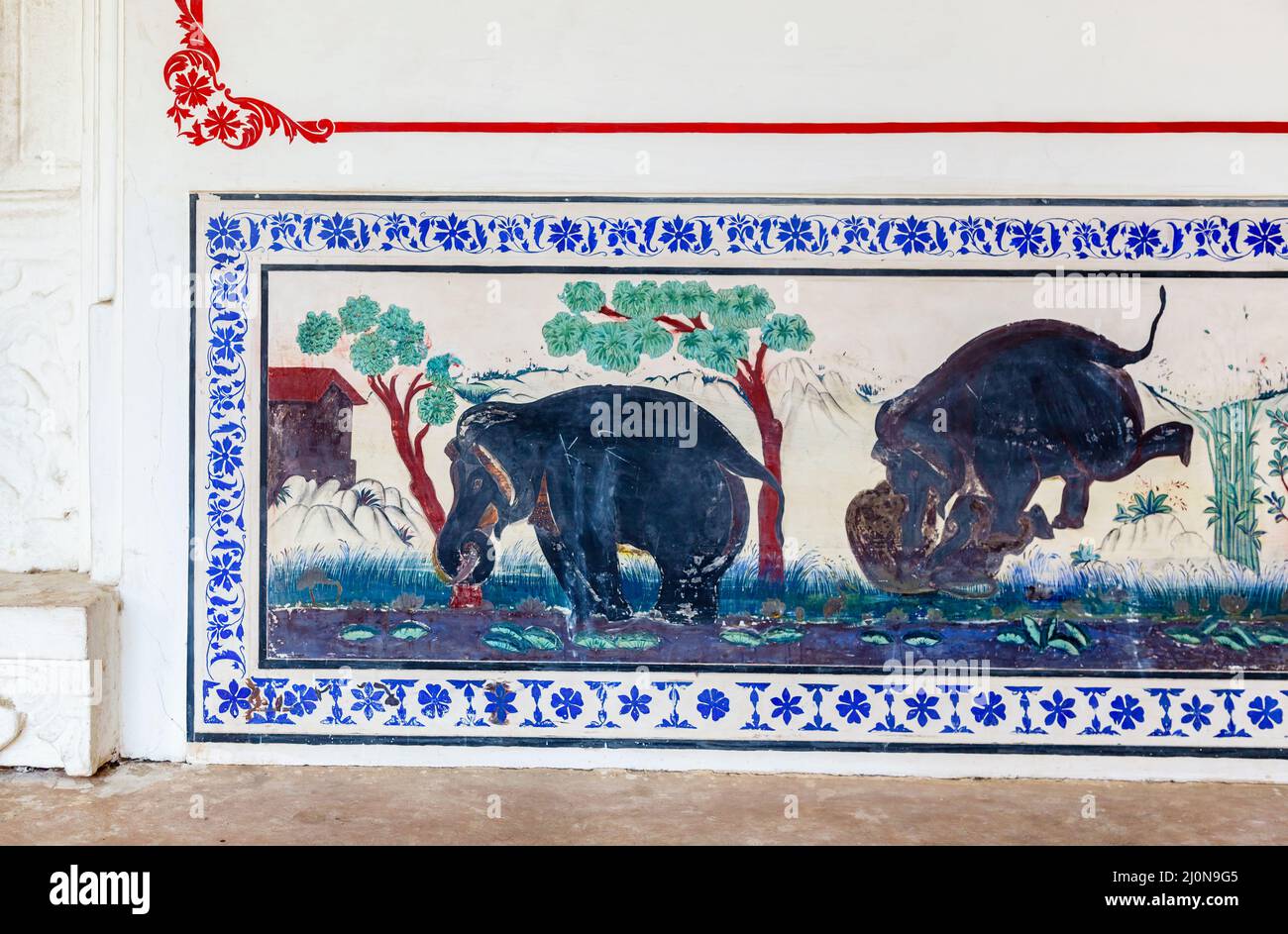 Murals of elephants in Kumbha Palace zanana in Kumbhalgarh Fort, a Mewar fortress in Rajsamand district near Udaipur, Rajasthan, western India Stock Photo