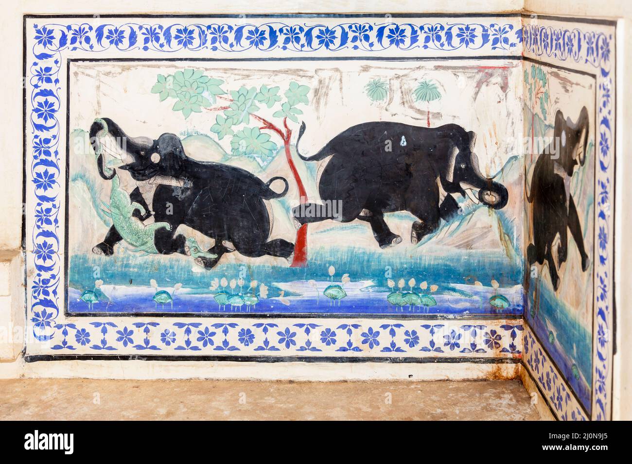 Murals of elephants in Kumbha Palace zanana in Kumbhalgarh Fort, a Mewar fortress in Rajsamand district near Udaipur, Rajasthan, western India Stock Photo