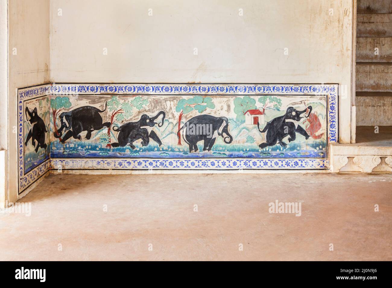 Murals of elephants in Kumbha Palace zanana in Kumbhalgarh Fort, a Mewar fortress in Rajsamand district near Udaipur, Rajasthan, western India Stock Photo