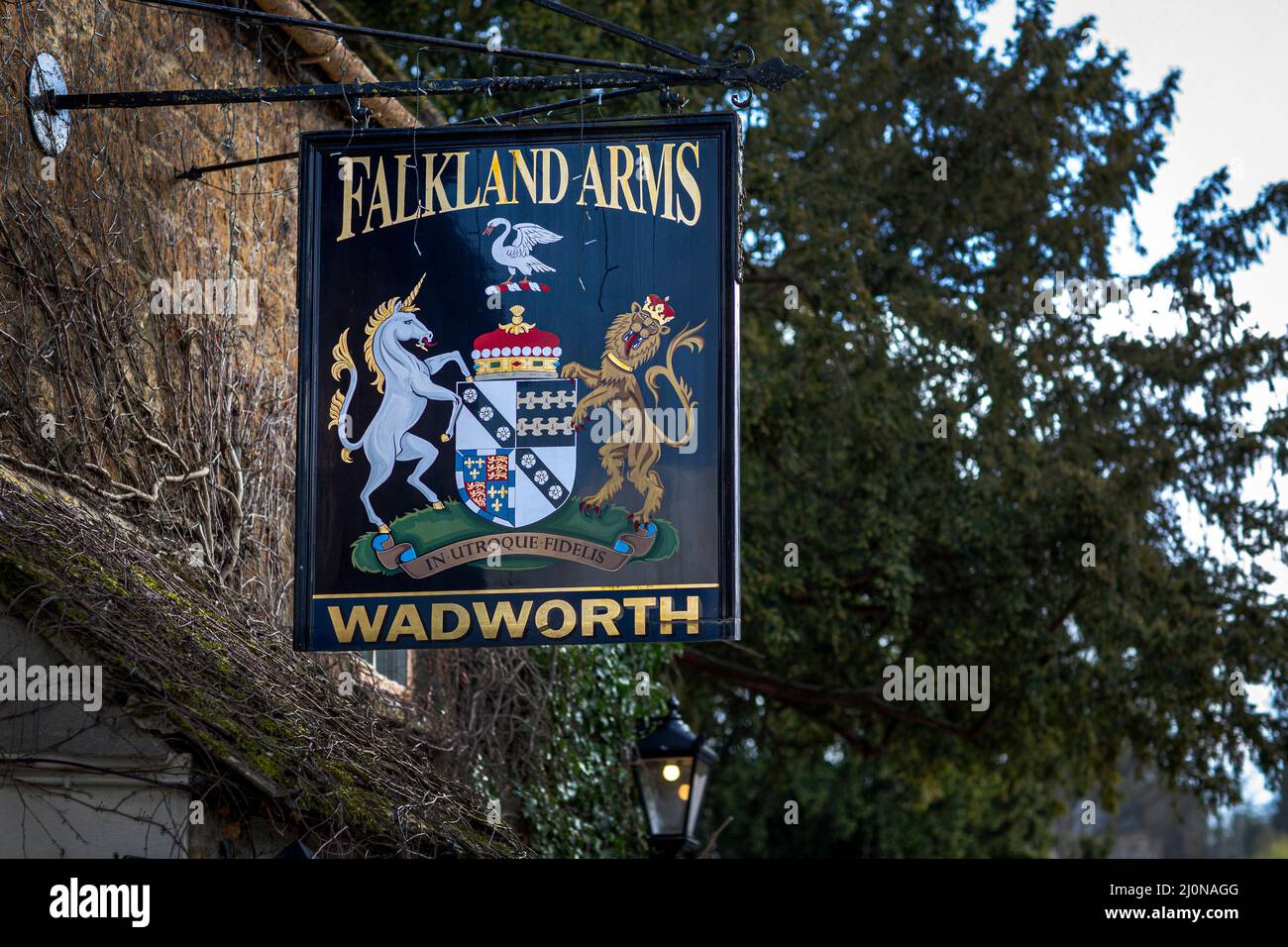 The Falkland Arms pub in the Cotswold village of Great Tew, Oxfordshire, England, UK Stock Photo