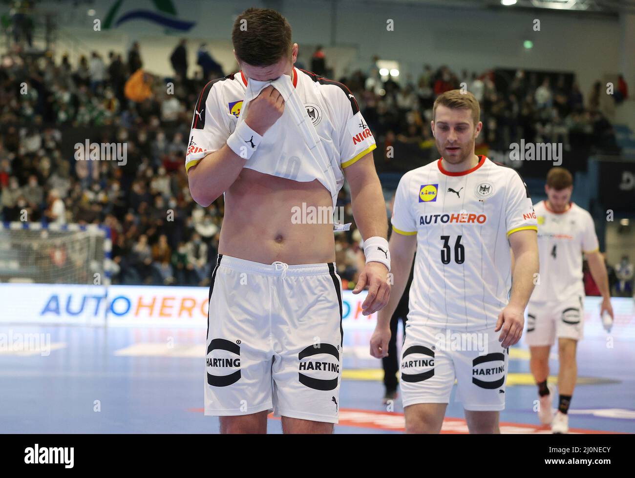 firo : 03/19/2022 Lav§nderspiel : Men : National team Friendly game handball , season 2021/2022 Germany - Hungary 31:31 GESTURE , exit , disappointed , left to right: Fabian Wiede , Lukas Mertens Stock Photo