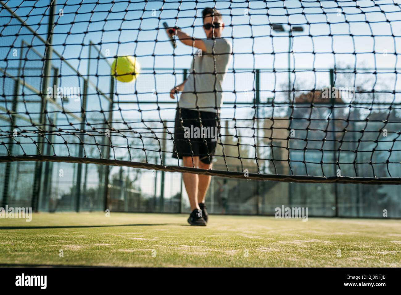 Tennis player throwing tennis ball hires stock photography and images
