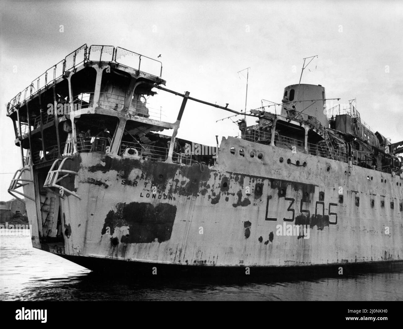 The RFA Sir Tristram enters the River Tyne after an 8,000 mile rescue operation following the Falklands Conflict. On board were a handful of ship repair yard workers, who were to carry out a lengthy survey of the damage to the ship at Wallsend Slipway.   15th June, 1983 Stock Photo