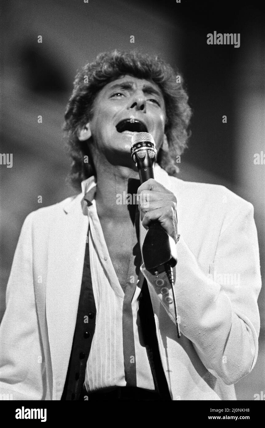 Barry manilow 1983 hi-res stock photography and images - Alamy