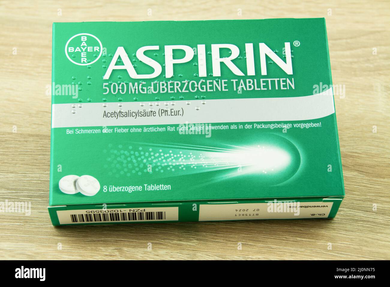 Hamburg, Germany - Febuary 12  2022: Schachtel Bayer Aspirin Tabletten  auf Holz Hintergund - Box of Bayer Aspirin tablets on wood background Stock Photo