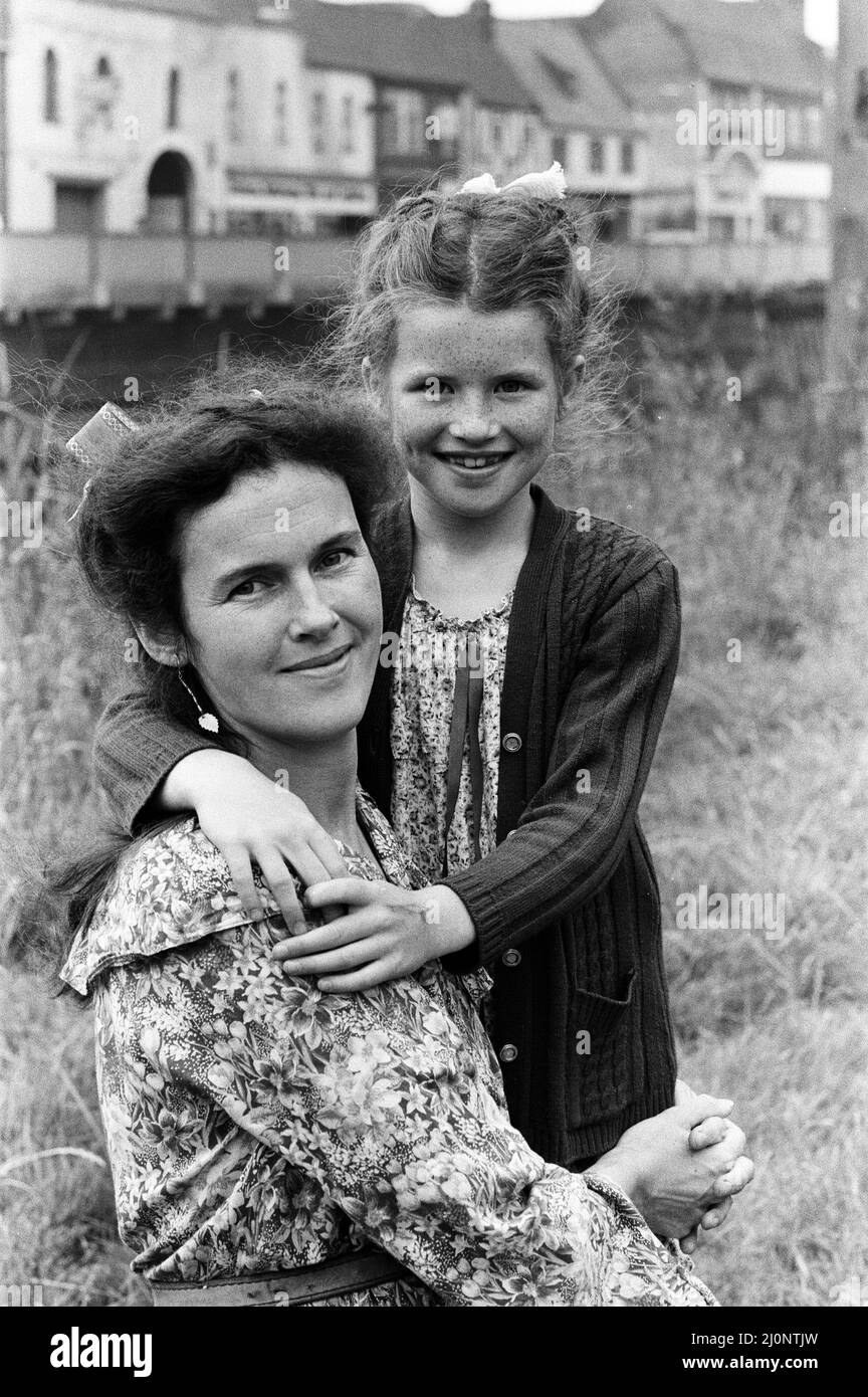 Victoria Gillick and her daughter Jessie, aged 9, at home in Wisbech, Cambridgeshire. 25th July 1983. Stock Photo