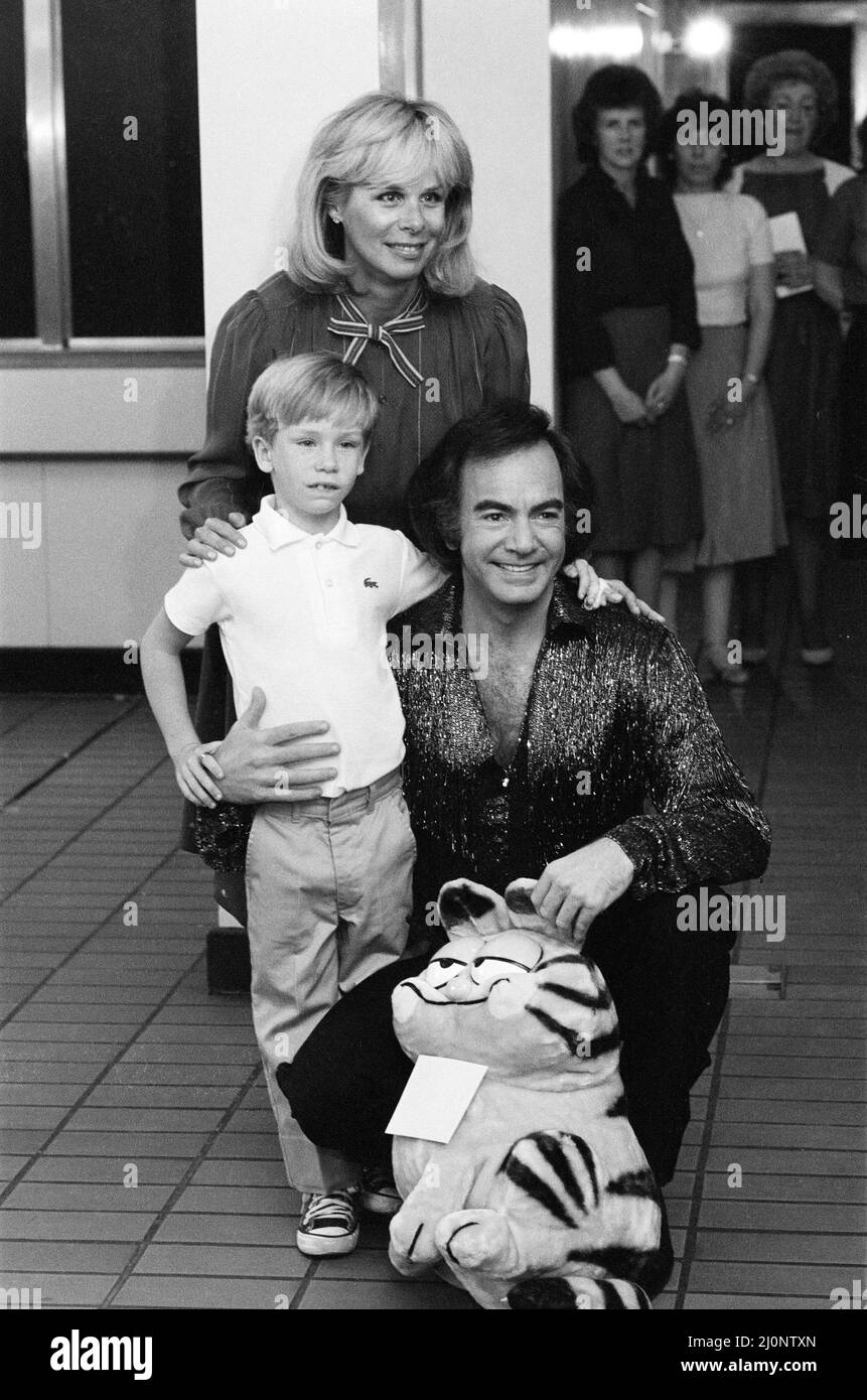 Neil Diamond with son Micha and wife Marcia, pictured at the National Exhibition Centre, Birmingham where he is performing in concert. The cuddly 'Garfield' toy will be presented to The Prince and Princess of Wales (who are attending the concert) for Prince William. 5th July 198 Stock Photo