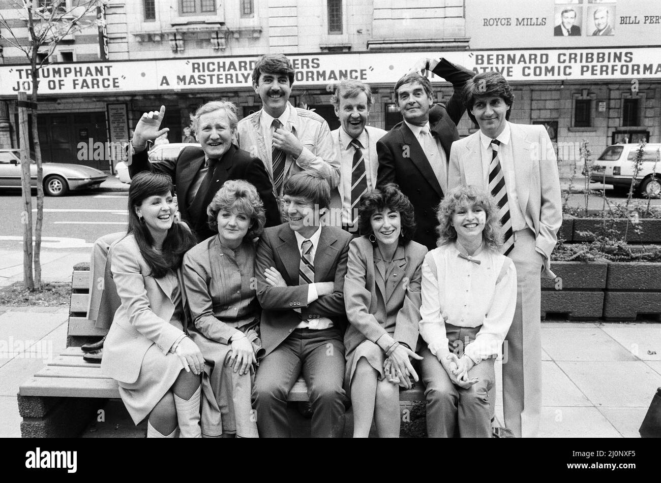A group of top actors and actresses have grouped together with Ray Cooney at the Shaftesbury Theatre to form the Theatre of Comedy. Today they went along to the Theatre to tell the press. Pictured are Left to right back row: Leslie Phillips, John Alderton, Richard Briers, Derek Nimmo, Tom Conti. Front Row: Pauline Collins, Julia McKenzie, Tom Courtenay, Maureen Lipman and Liza Goddard. 8th May 1983. Stock Photo