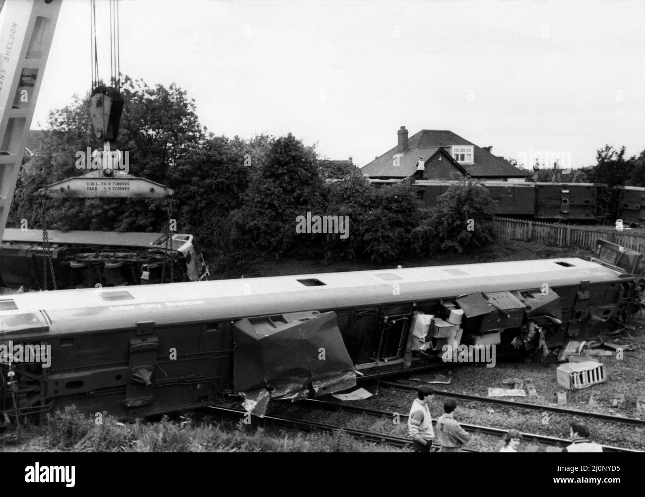 The crash of the Aberdeen to London sleeper train which careered off the track on the notorius Morpeth curve, just half a mile from the station. The crash happened at 10 minutes past midnight on 24th June, 1984   A crane clearing the rails Stock Photo