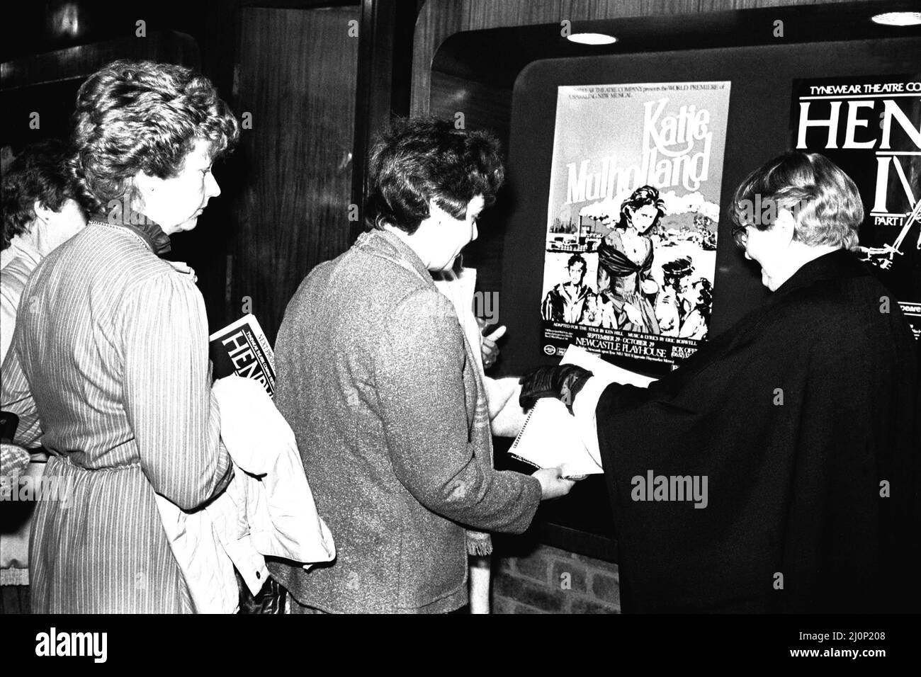 Writer Catherine Cookson attends the opening night of the stage version of her book Katie Mulholland at Newcastle Playhouse. Circa 1983. - Catherine signing autographs Stock Photo