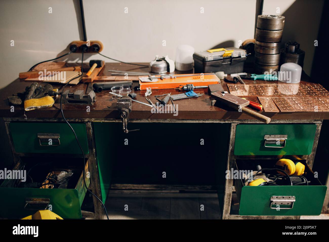 Workbench table workshop and vise with instruments Stock Photo - Alamy