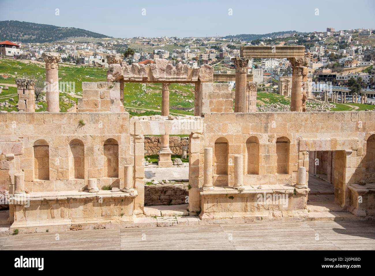 Jerash A una distancia de 48 kilómetros al norte de la capital Jordania, Amman se encuentra Una ciudad conocida por la ciudad            grecorromana Stock Photo