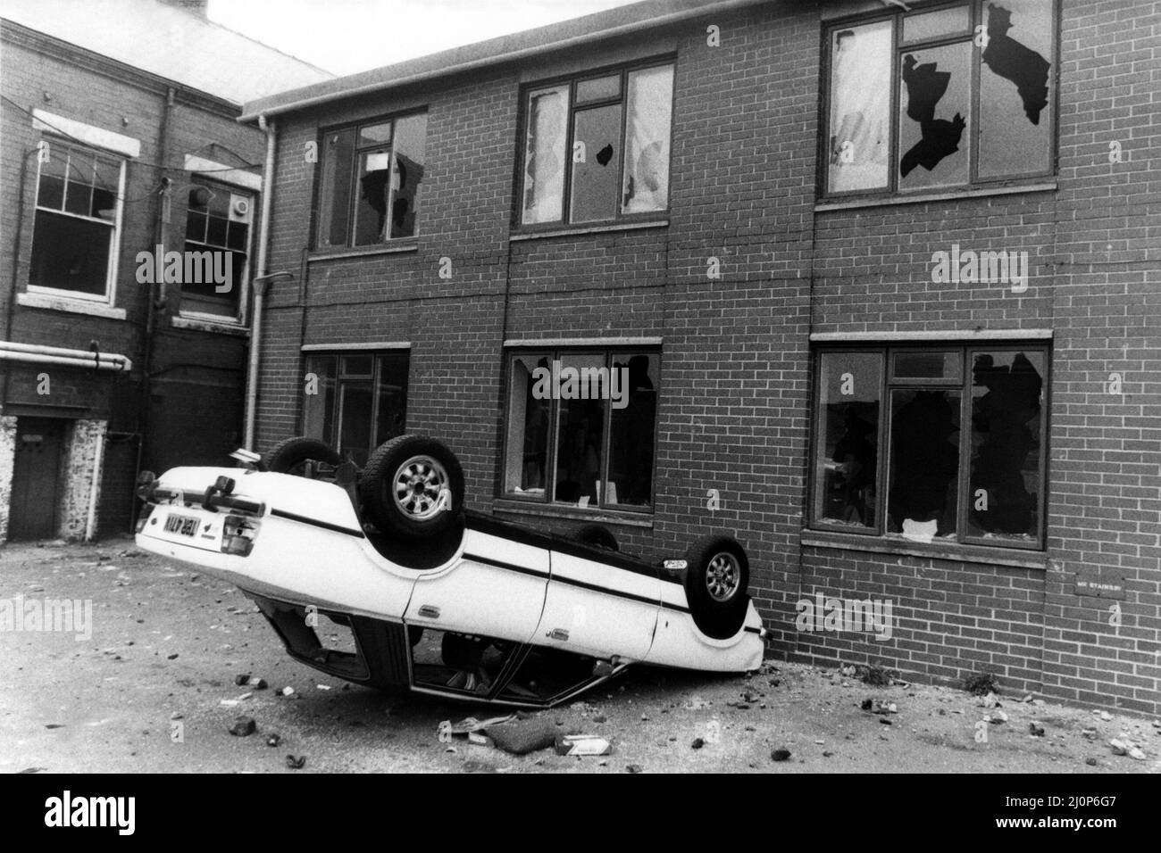 The National Miners Strike 1984 Some of the damage which was caused during a riot at Easington Colliery when cars were damaged and windows smashed 24 August 1984 Stock Photo