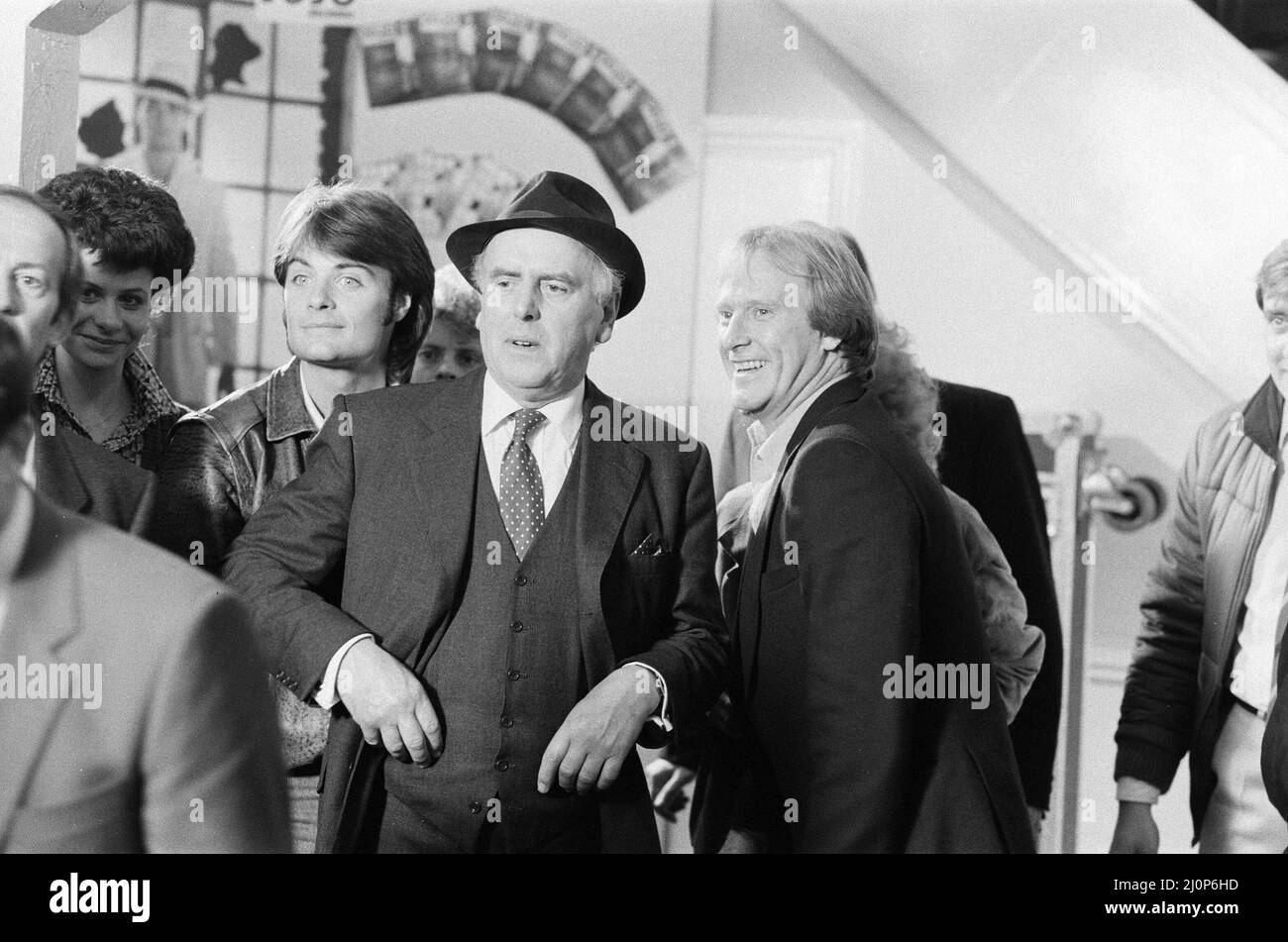 Behind the scenes filming of Minder, a British comedy drama TV Series set in the London criminal underworld, fourth series, episode 'A Star is Gorn', pictured Thursday 22nd September 1983. Our Picture Shows ... George Cole as Arthur Daley and Dennis Waterman as Terry McCann. Stock Photo