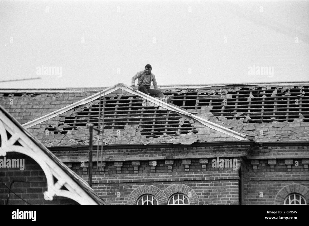 Michael Peterson (aka Charles Bronson) stages a protest on the roof of Broadmoor Hospital. 20th June 1983. Stock Photo