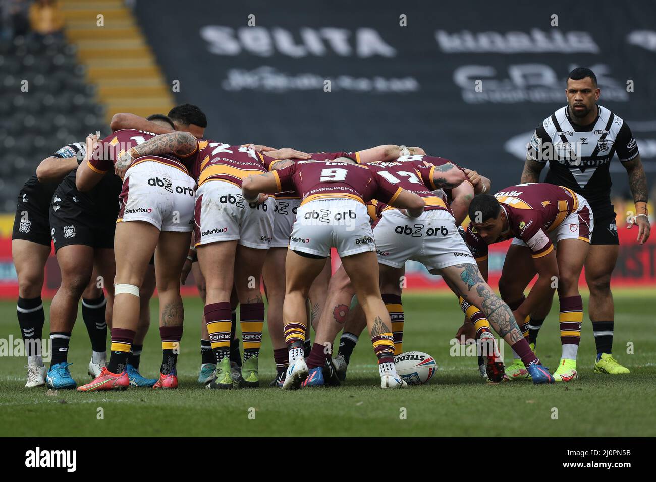 Hull, UK. 20th Mar, 2022. Huddersfield Giants scrum in the first half in Hull, United Kingdom on 3/20/2022. (Photo by James Heaton/News Images/Sipa USA) Credit: Sipa USA/Alamy Live News Stock Photo