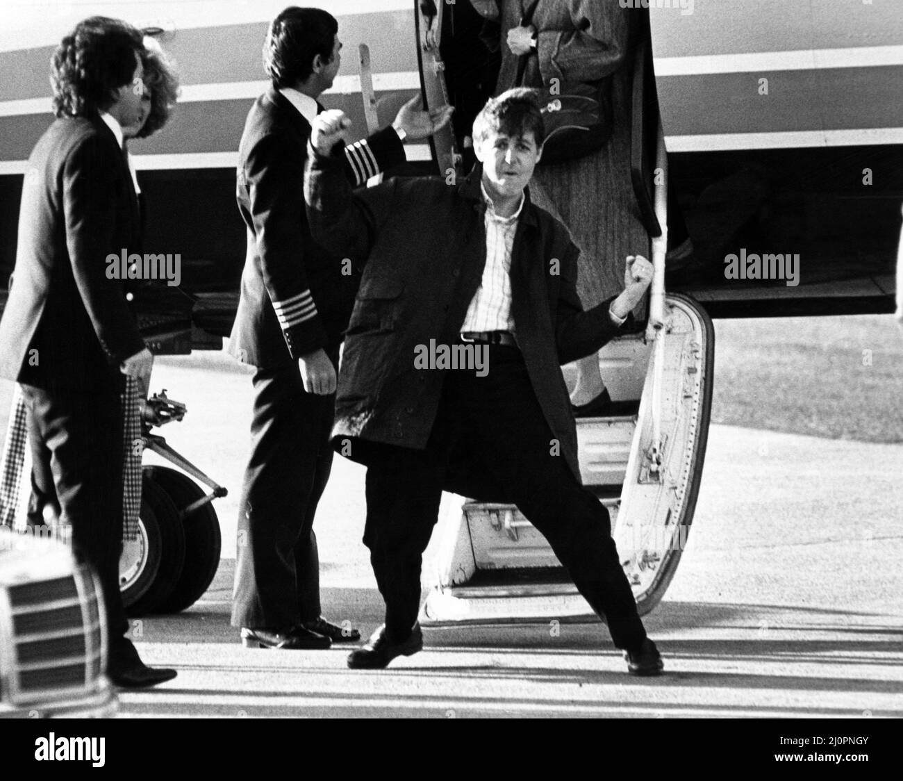 Paul McCartney arrives in Liverpool, at Speke airport. 28th November 1984. Stock Photo