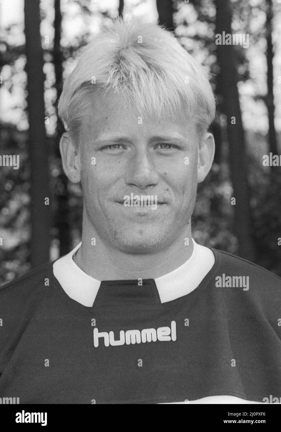 Peter schmeichel 1992 hi-res stock photography and images - Alamy
