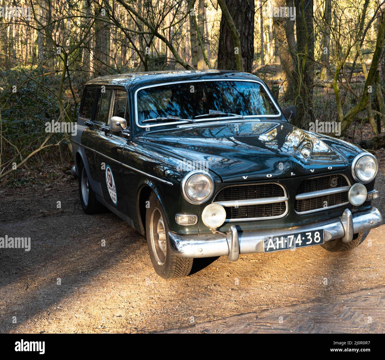 Black volvo hi-res stock photography and images - Alamy