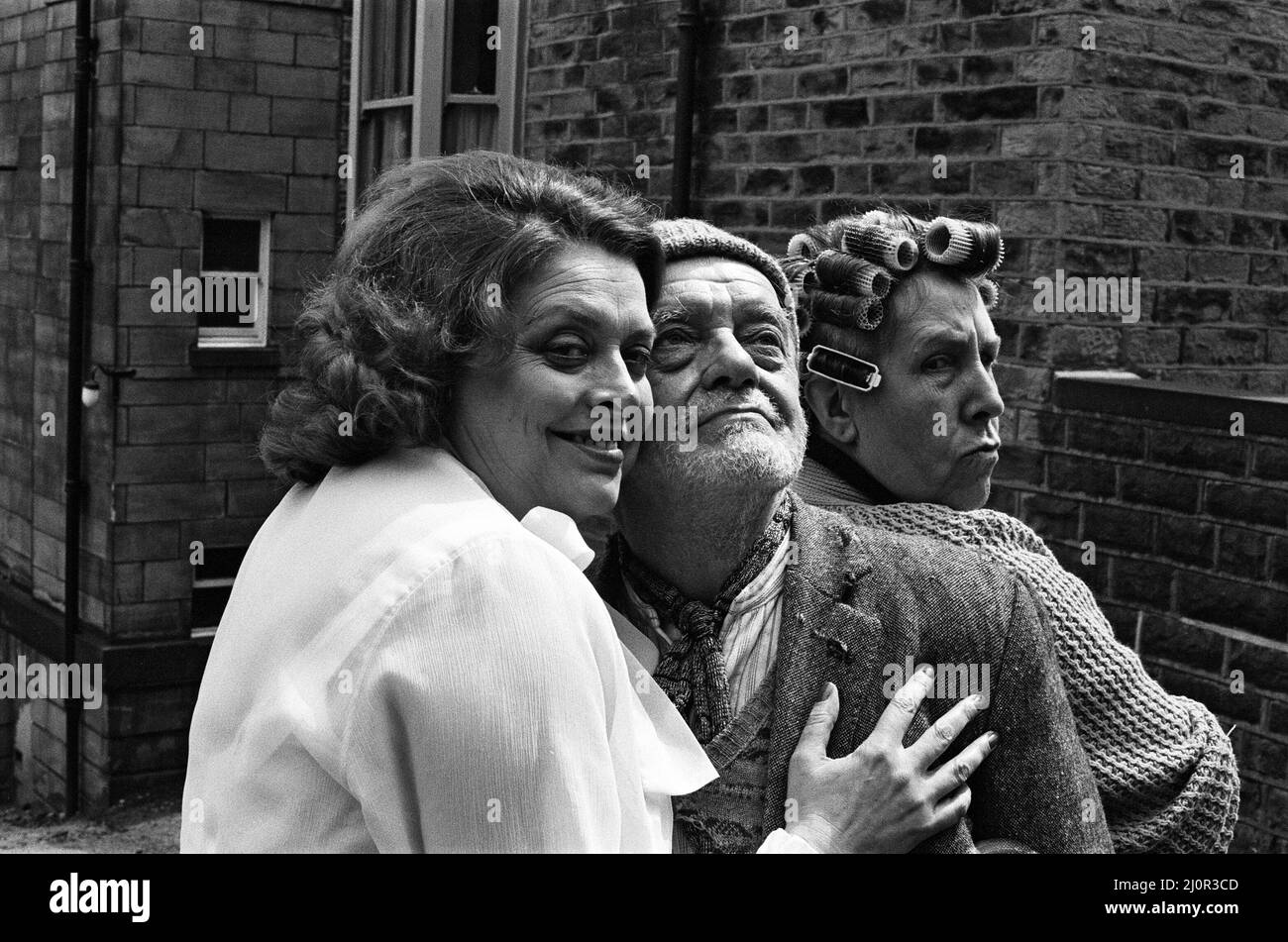Lynda Baron (Lilly Bless Her), Bill Owen (Compo) and Kathy Staff (Nora Batty) on the set of 'Last of the Summer Wine'. 27th May 1983. Stock Photo