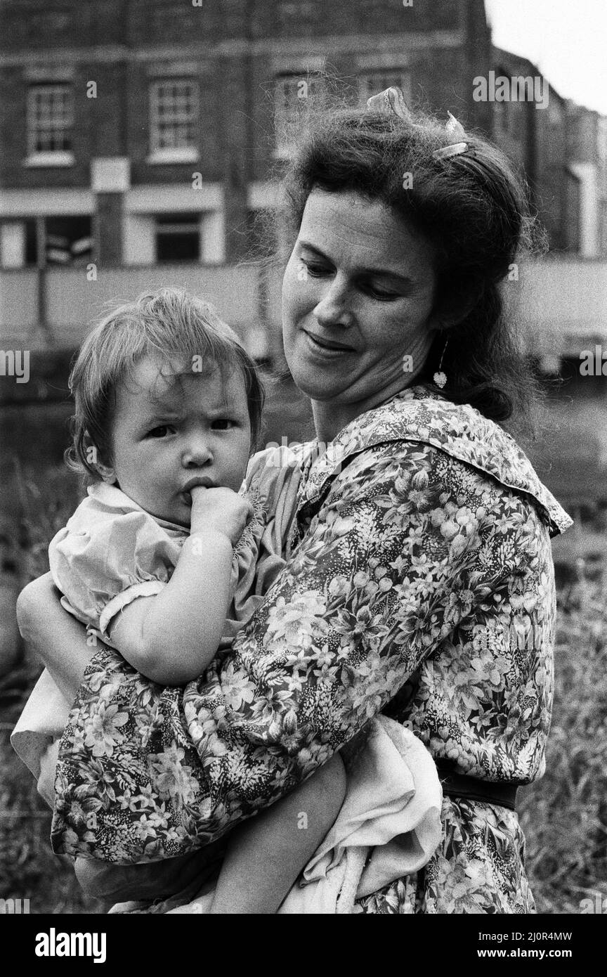 Victoria Gillick and her daughter Clementine, aged 1, at home in Wisbech, Cambridgeshire. 25th July 1983. Stock Photo