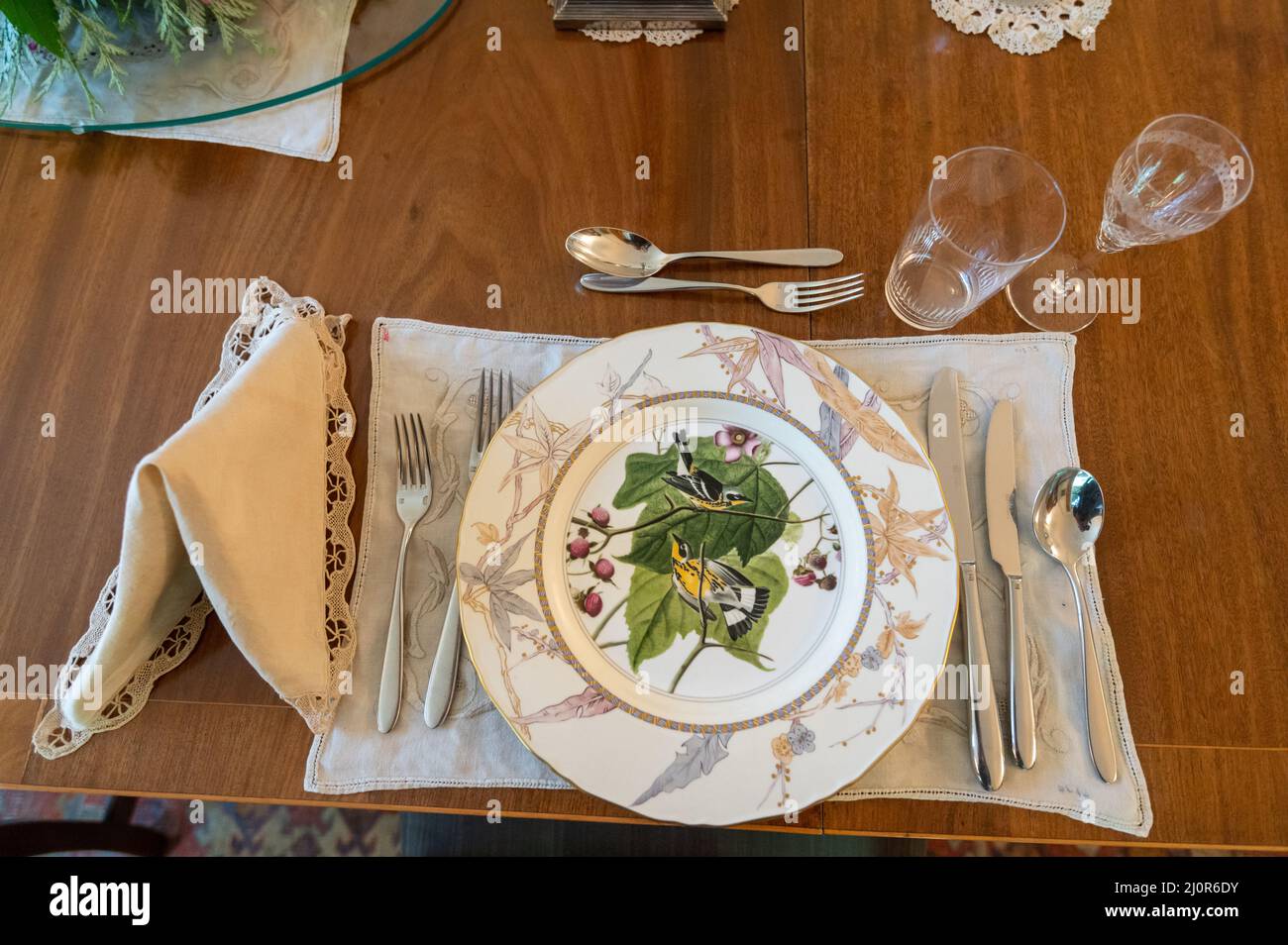 08-06-2021. Devon, UK. John James Audubon watercolour Birds of America on dining plates in Agatha Christie's summer Greenway House. Stock Photo