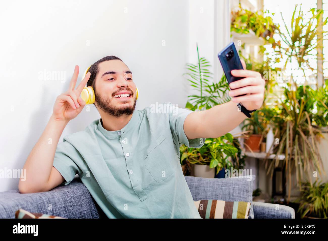 Middle eastern guy headphones hi-res stock photography and images - Alamy
