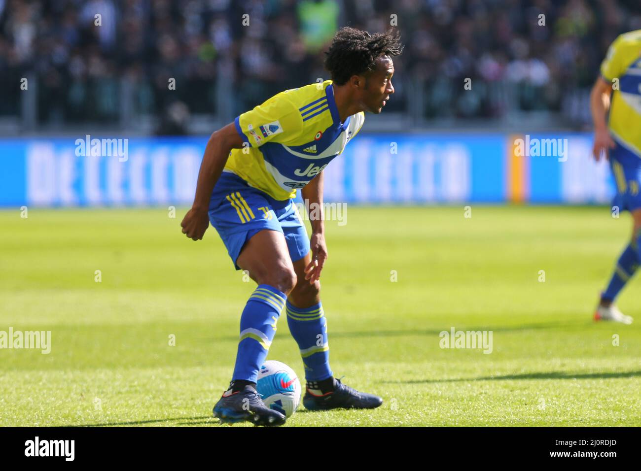 TURIN, ITALY. 20 MARCH 2022. Juan Cuadrado of Juventus FC during the match between Juventus FC and US Salernitana 1919 on March 20, 2022 at Allianz Stadium in Turin, Italy. Credit: Massimiliano Ferraro/Medialys Images/Alamy Live News Stock Photo