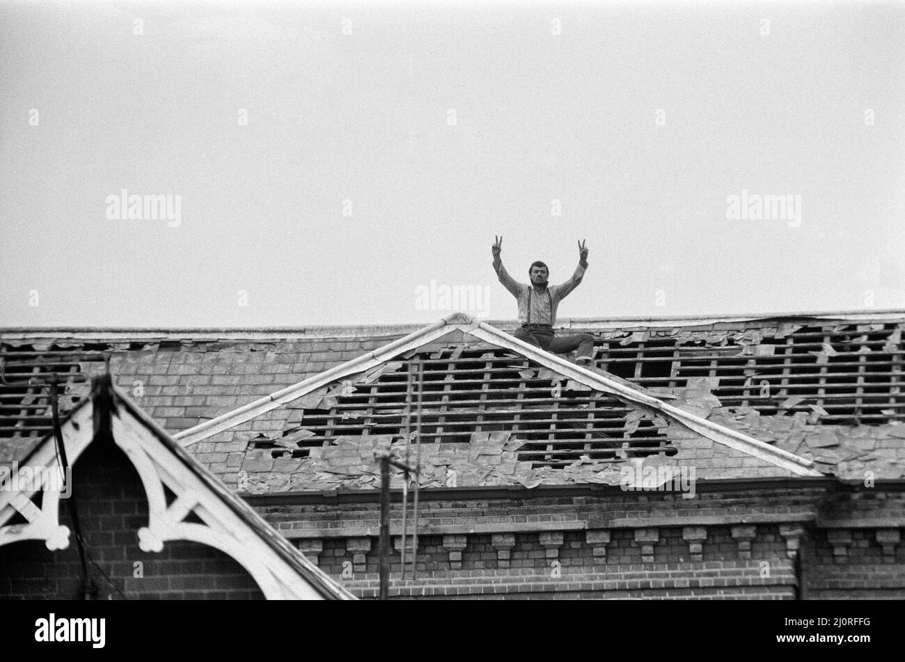 Michael Peterson (aka Charles Bronson) stages a protest on the roof of Broadmoor Hospital. 20th June 1983. Stock Photo