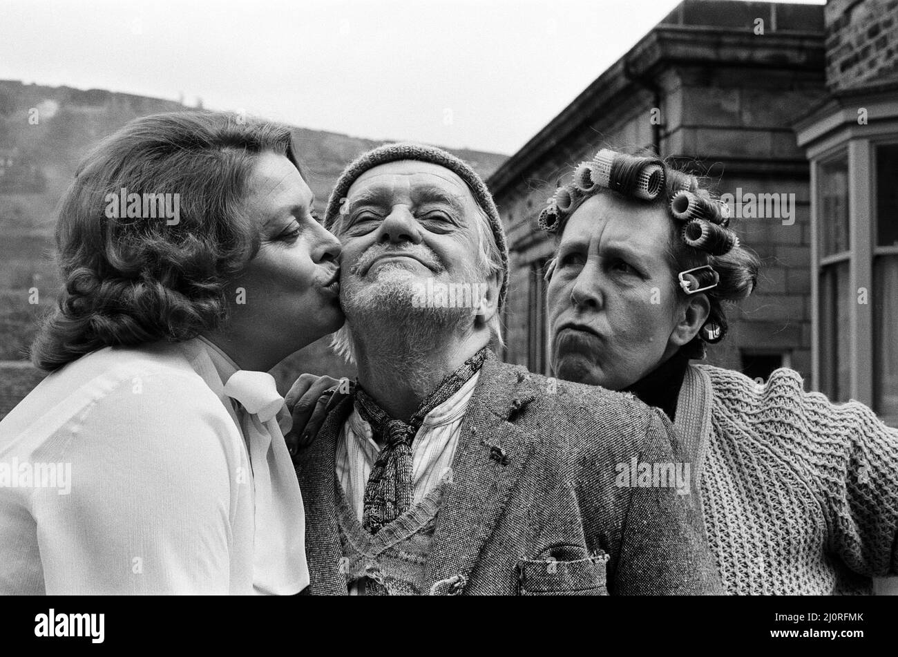 Lynda Baron (Lilly Bless Her), Bill Owen (Compo) and Kathy Staff (Nora Batty) on the set of 'Last of the Summer Wine'. 27th May 1983. Stock Photo
