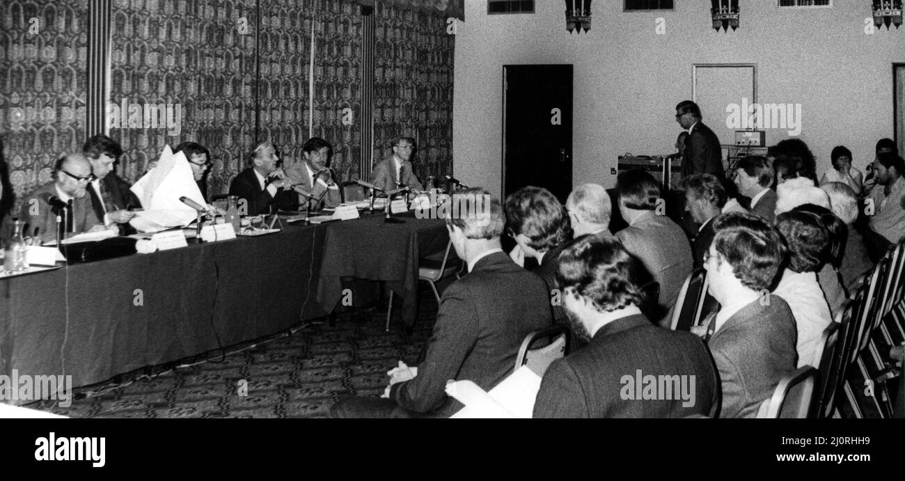 The crash of the Aberdeen to London sleeper train which careered off the track on the notorius Morpeth curve, just half a mile from the station. The crash happened at 10 minutes past midnight on 24th June, 1984   Inspector Lt. Col. Anthony Townsend-Rose opens the enquiry on 17th July 1984 Stock Photo