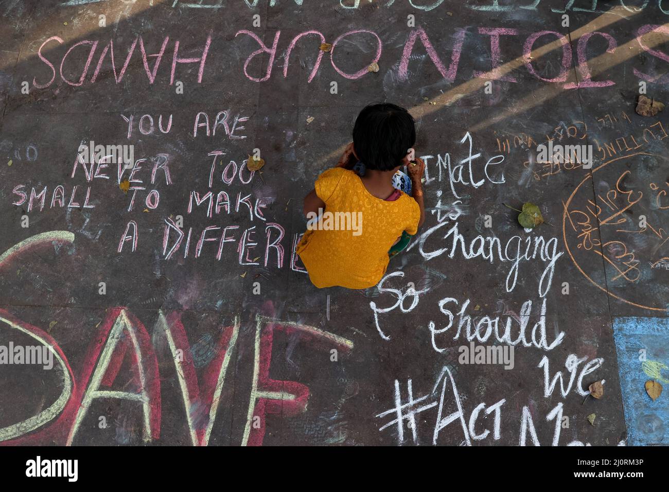 New Delhi, New Delhi, India. 20th Mar, 2022. A kid draws an awareness message calling for urgent measures to combat climate change. (Credit Image: © Karma Sonam Bhutia/ZUMA Press Wire) Stock Photo