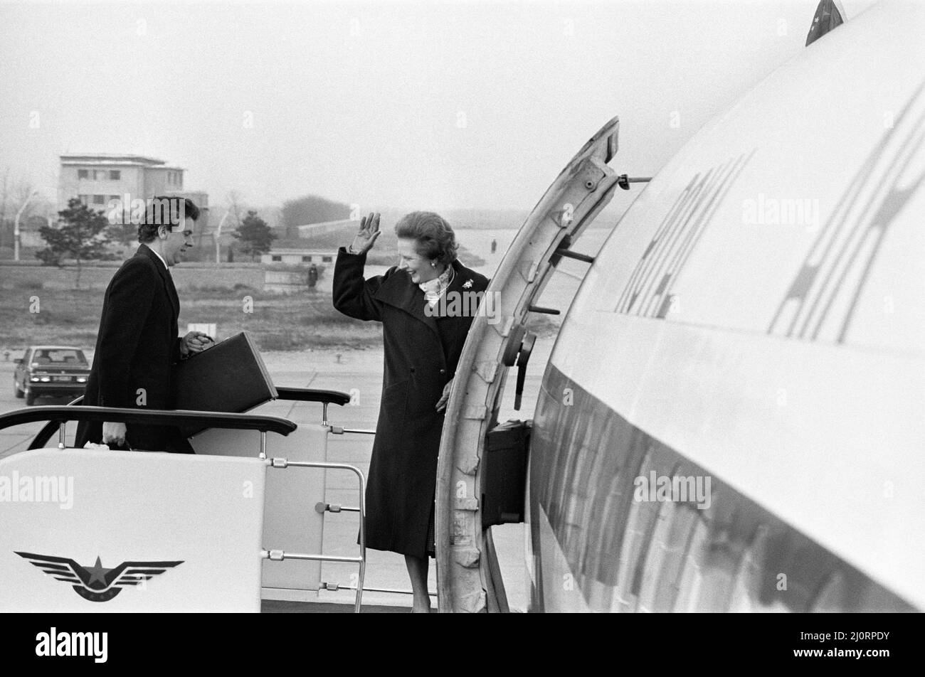 Visit of British prime Minister Margaret Thatcher to Hong Kong and China for the the Sino-British Joint Declaration, signed by Prime Ministers Zhao Ziyang of the People's Republic of China and Margaret Thatcher of the United Kingdom.Here she is pictured on arrival in Hong Kong. Picture taken: December 1984. Stock Photo