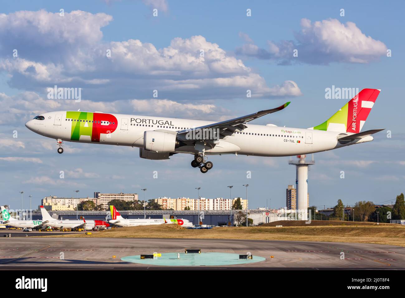 Tap air portugal airbus a330 hi-res stock photography and images - Alamy