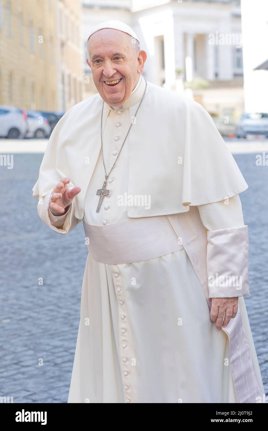 Vatican City 20 March 2022 Pope Francis Jorge Mario Bergoglio smilig on sunny sunday © Andrea Ripamonti / Alamy Stock Photo