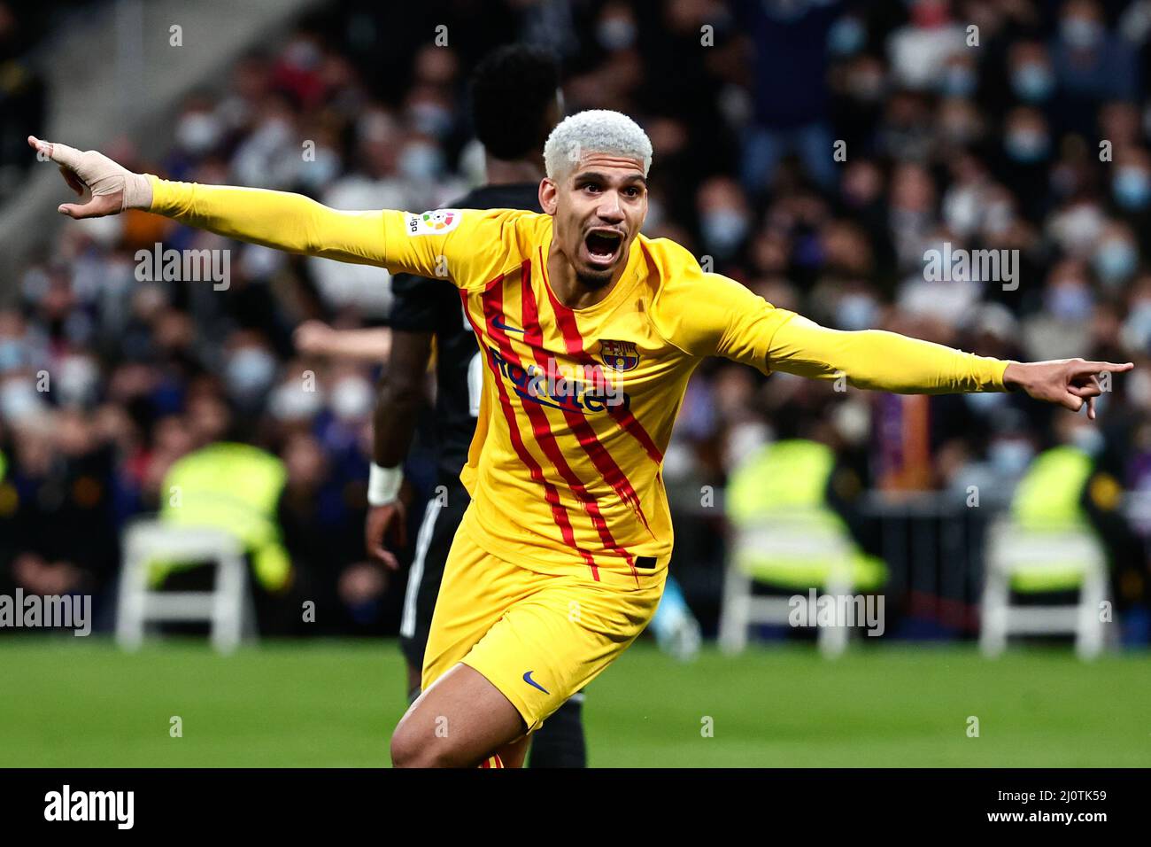 MADRID, SPAIN - MARCH 20: Ronald Araujo of FC Barcelona celebrating his goal during the Spanish La Liga Santander match between Real Madrid and FC Barcelona at Estadio Santiago Bernabéu on March 20, 2022 in Madrid, Spain (Photo by DAX Images/Orange Pictures) Credit: Orange Pics BV/Alamy Live News Stock Photo