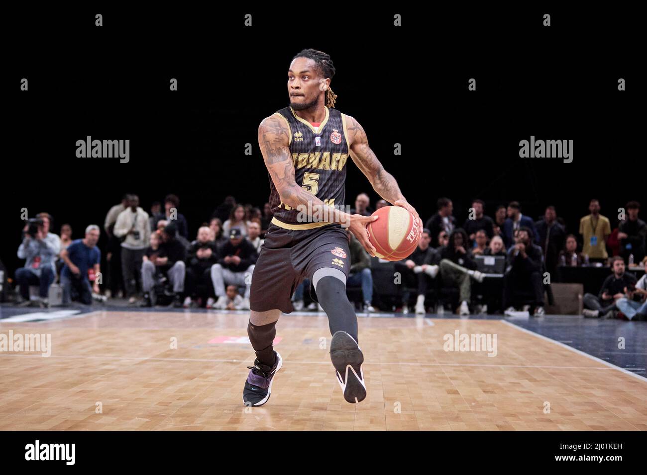Paris basketball hi-res stock photography and images - Page 2 - Alamy