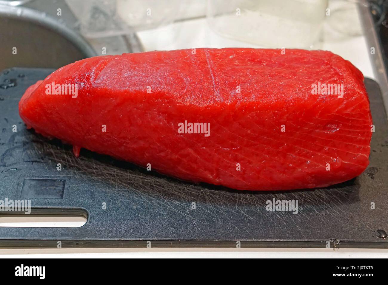 Whole big yellowfin tuna steak at cutting board Stock Photo Alamy