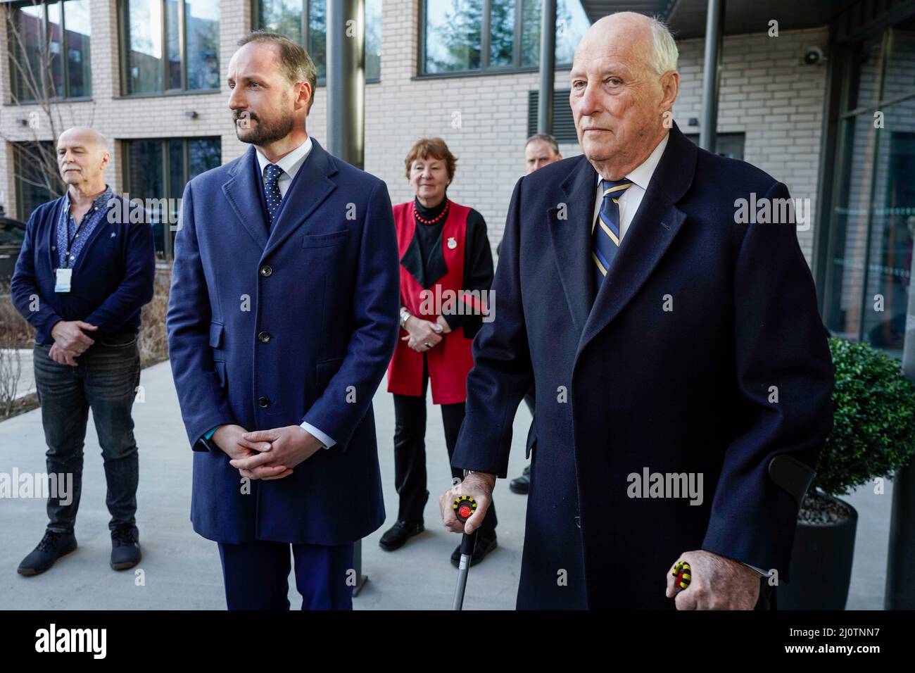 Oslo 20220318.Crown Prince Haakon and King Harald visit the arrival center for refugees at Helsfyr in Oslo. Photo: Terje Pedersen / NTB Stock Photo