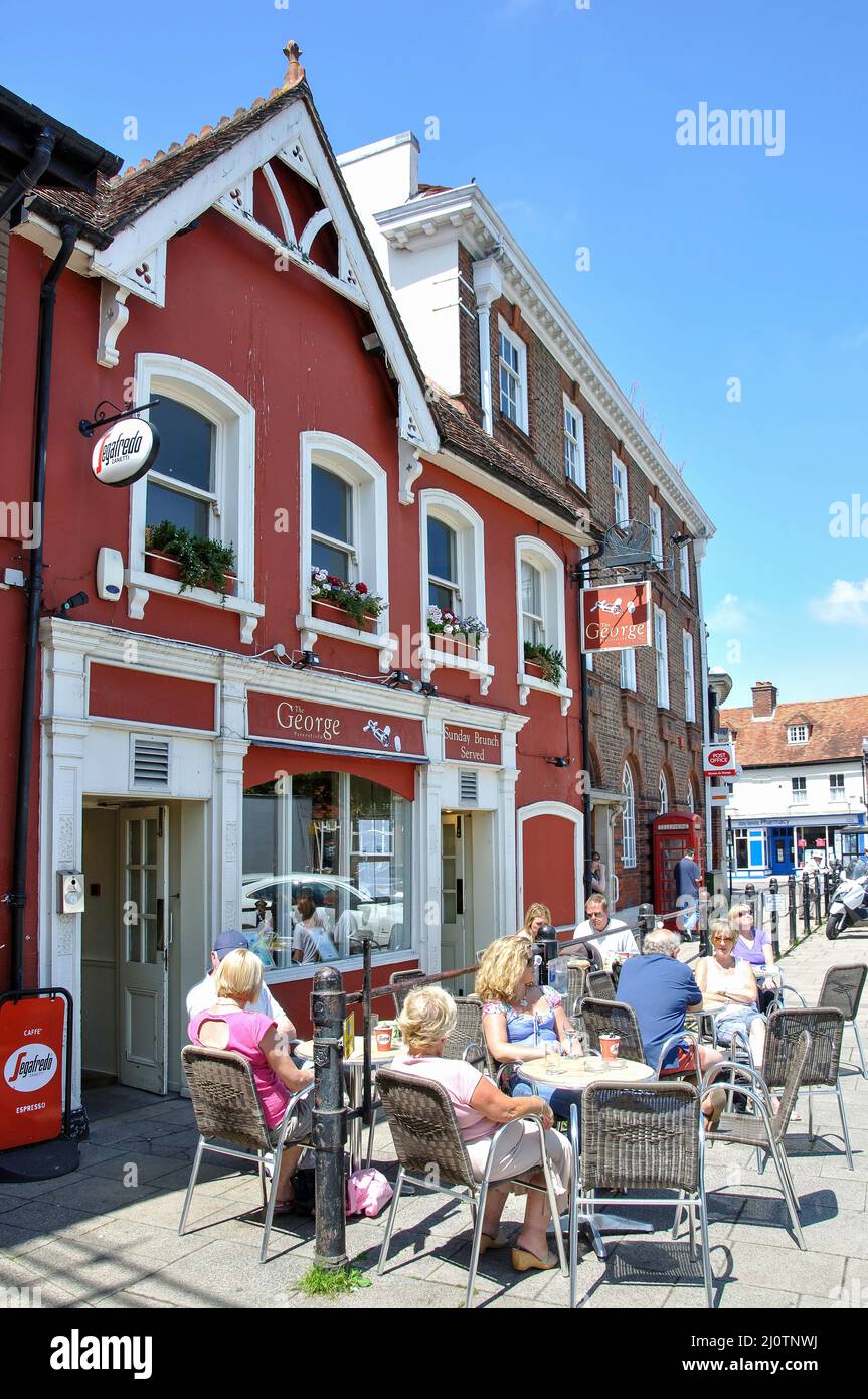 The George Pub, The Square, Petersfield, Hampshire, England, United Kingdom Stock Photo