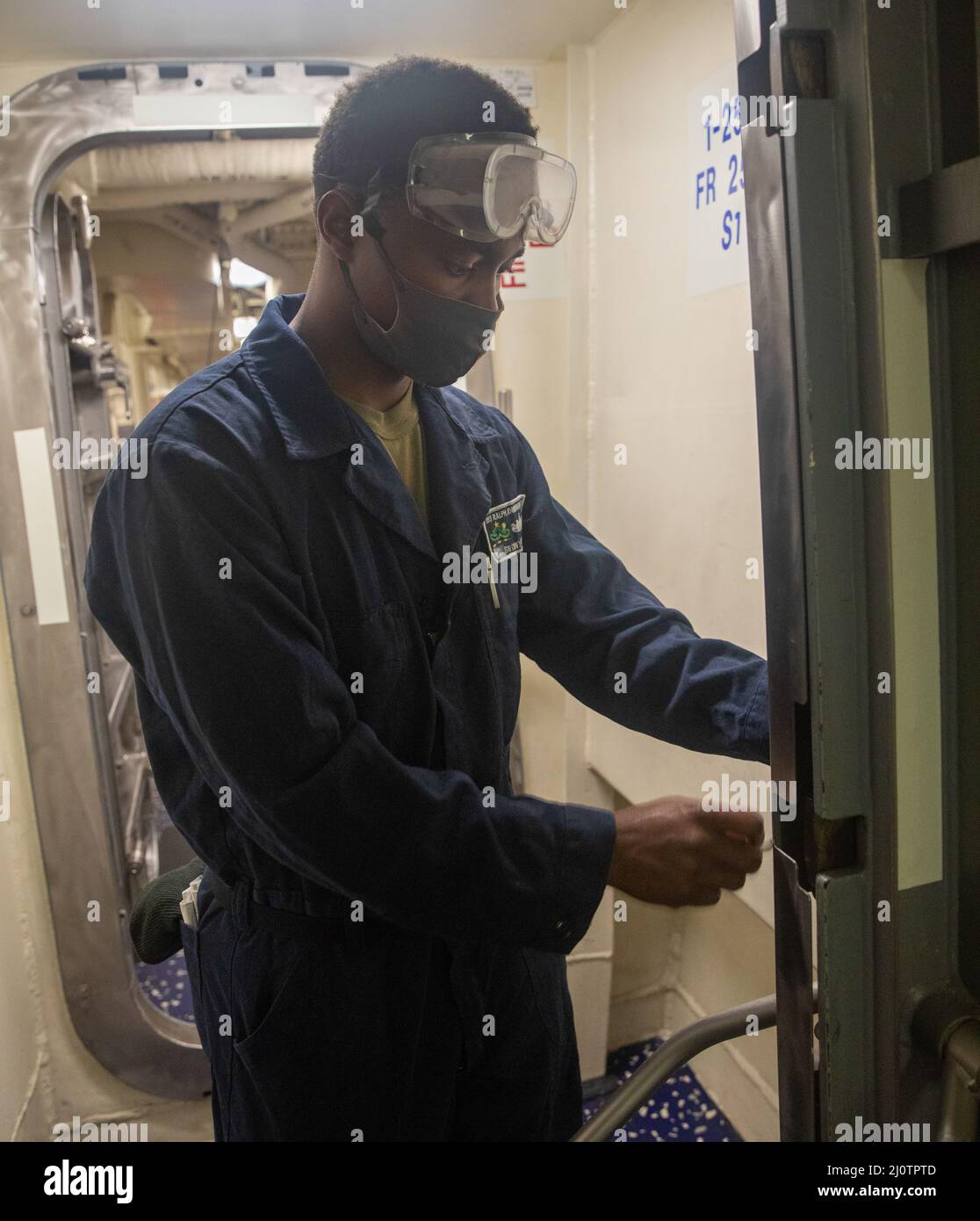 EAST CHINA SEA (Jan. 26, 2022) Boatswain’s Mate Seaman Alan Wandiri, from Los Angeles, conducts maintenance aboard Arleigh Burke-class guided-missile destroyer USS Ralph Johnson (DDG 114). Ralph Johnson is assigned to Task Force 71/Destroyer Squadron (DESRON) 15, the Navy’s largest forward-deployed DESRON and the U.S. 7th fleet’s principal surface force. (U.S. Navy photo by Mass Communication Specialist 2nd Class Samantha Oblander) Stock Photo