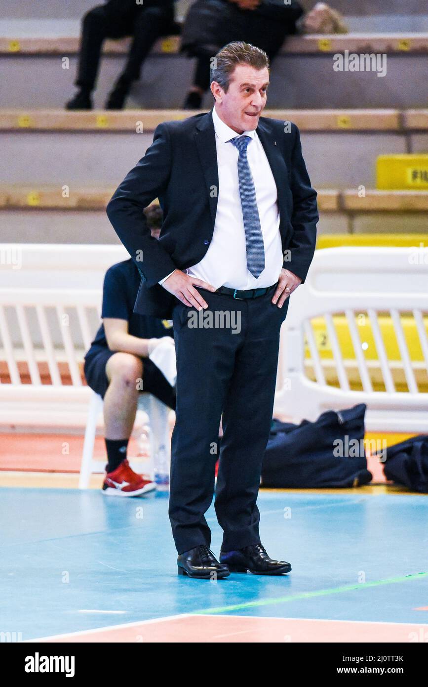 Latina, Italy. 20th Mar, 2022. Coach Lorenzetti Angelo (Itas Trentino) during Top Volley Cisterna vs Itas Trentino, Volleyball Italian Serie A Men Superleague Championship in Latina, Italy, March 20 2022 Credit: Independent Photo Agency/Alamy Live News Stock Photo